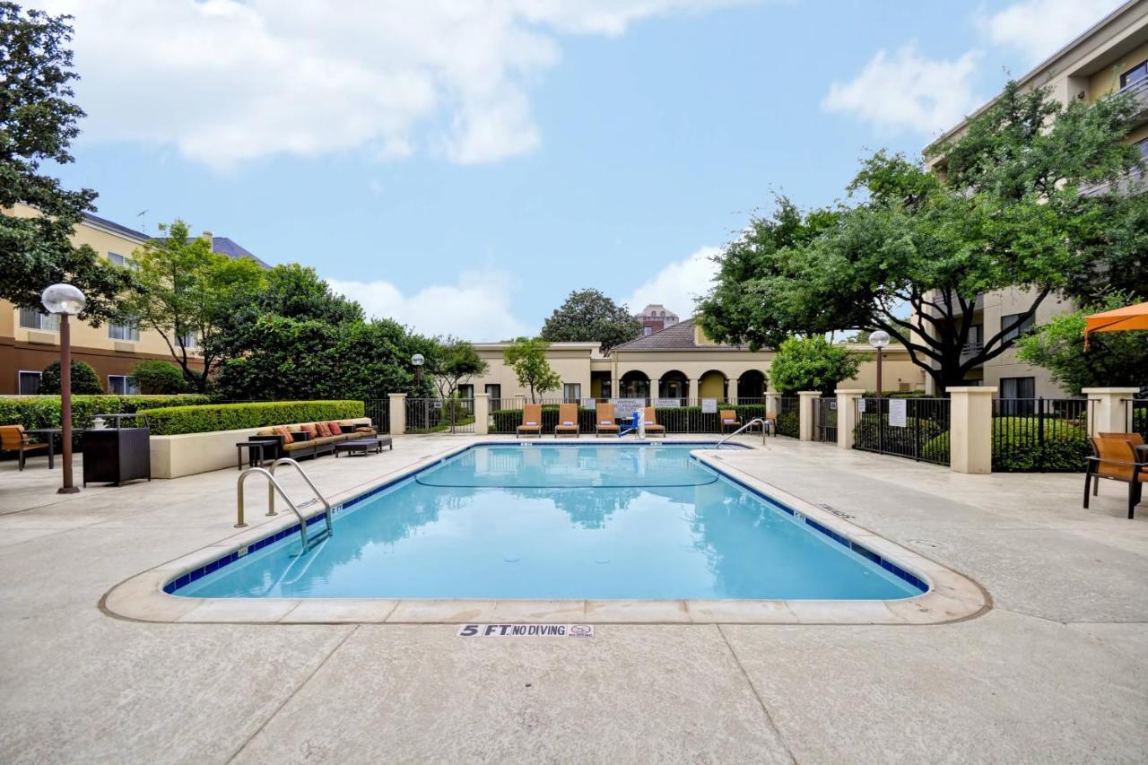 Courtyard Dallas Medical Market Center Ngoại thất bức ảnh